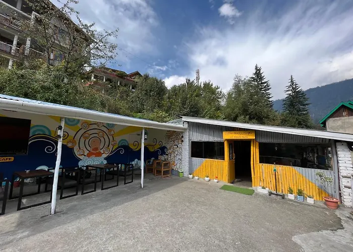 Young Monk Hostel & Cafe Old Manali